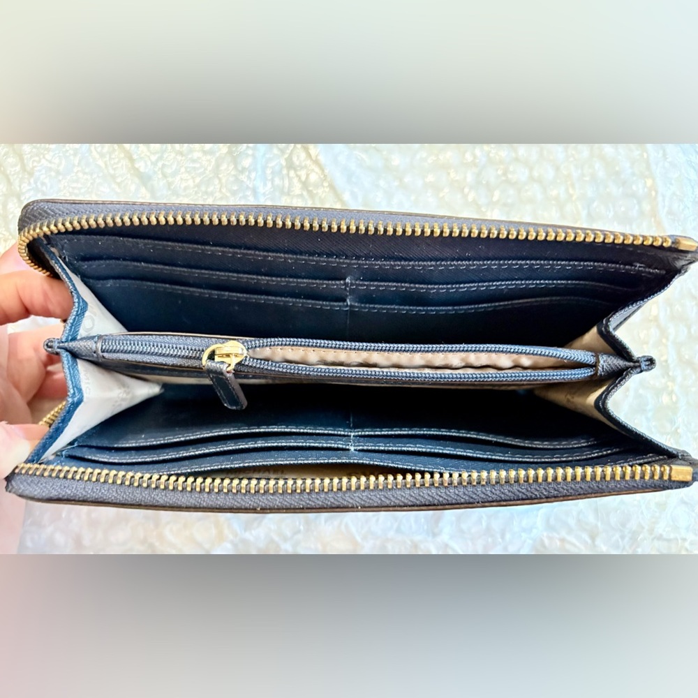 Michael Kors Wallet Navy - Picture 4 of 6